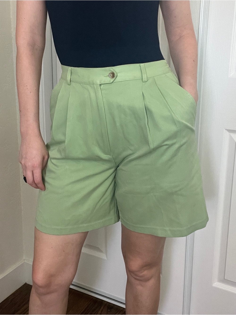 Izod classic High-Waist Pleated Women's Shorts in Light Green